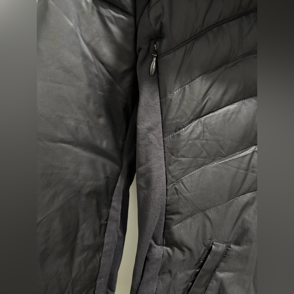 LULULEMON Down for a Run Black Puffer Jacket - Picture 6 of 8